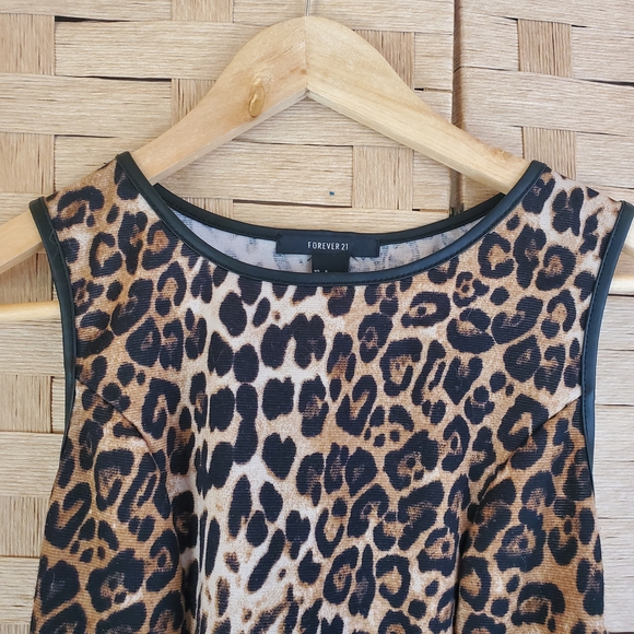 Forever 21 Sleeveless Blouse Size Small Faux Leather Trim - Picture 2 of 5